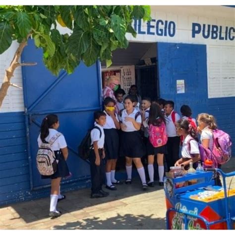 El costo de estudiar en colegio privado .